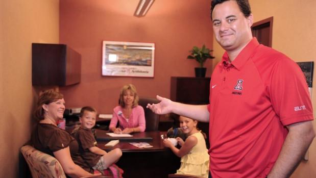 Arizona basketball coach Sean Miller no longer appears in credit-union ads